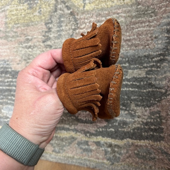 Minnetonka Fringe Bootie Infant size 5 - Picture 7 of 12